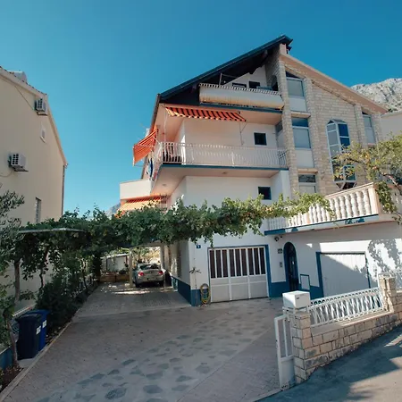 Miljak Lägenhet Omiš